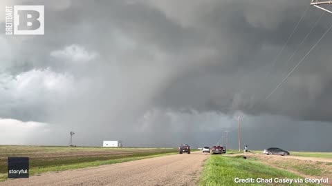 Timelapse Shows GIANT Funnel Cloud Spinning Over Northern Texas