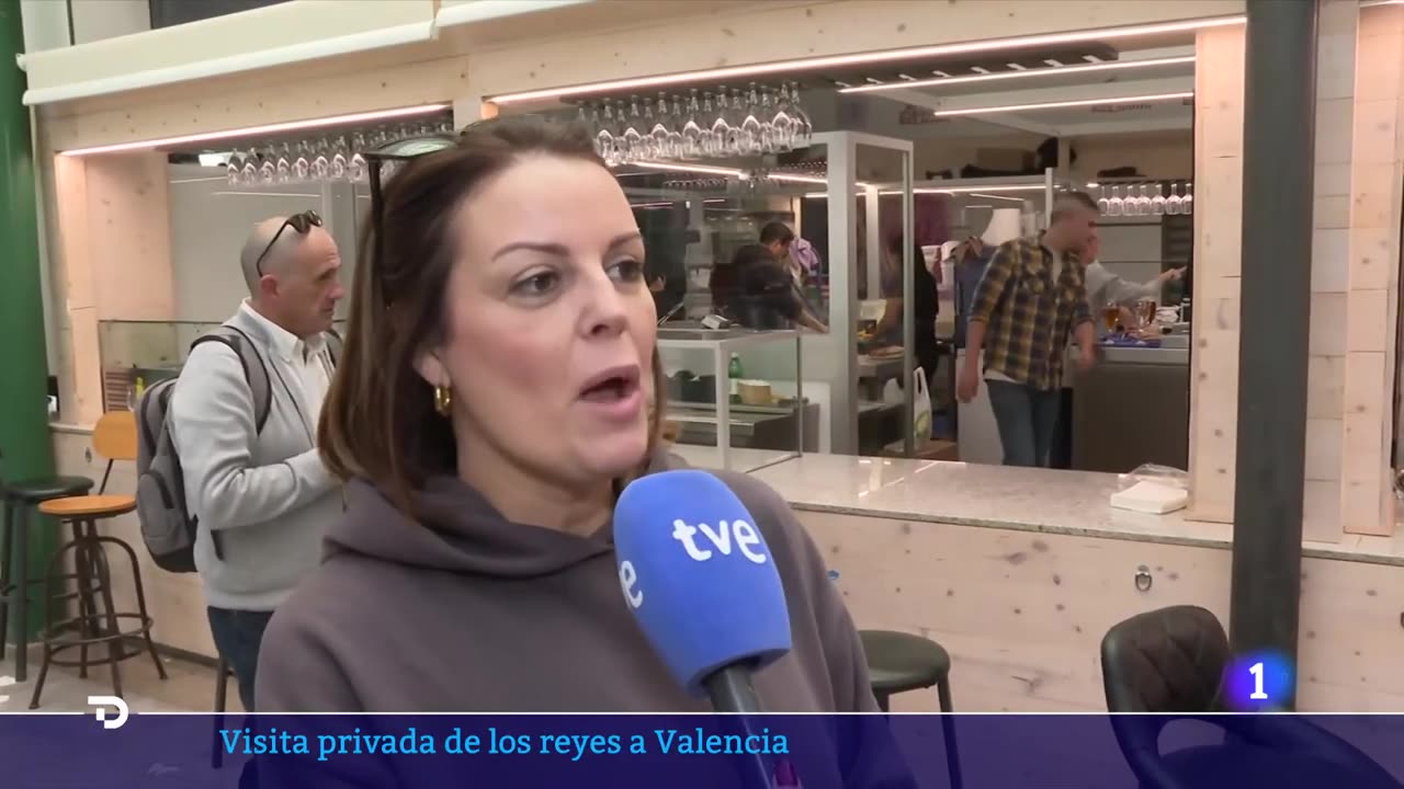 DANA: Los REYES VISITAN por SORPRESA VARIOS PUEBLOS AFECTADOS por la RIADA | RTVE Noticias