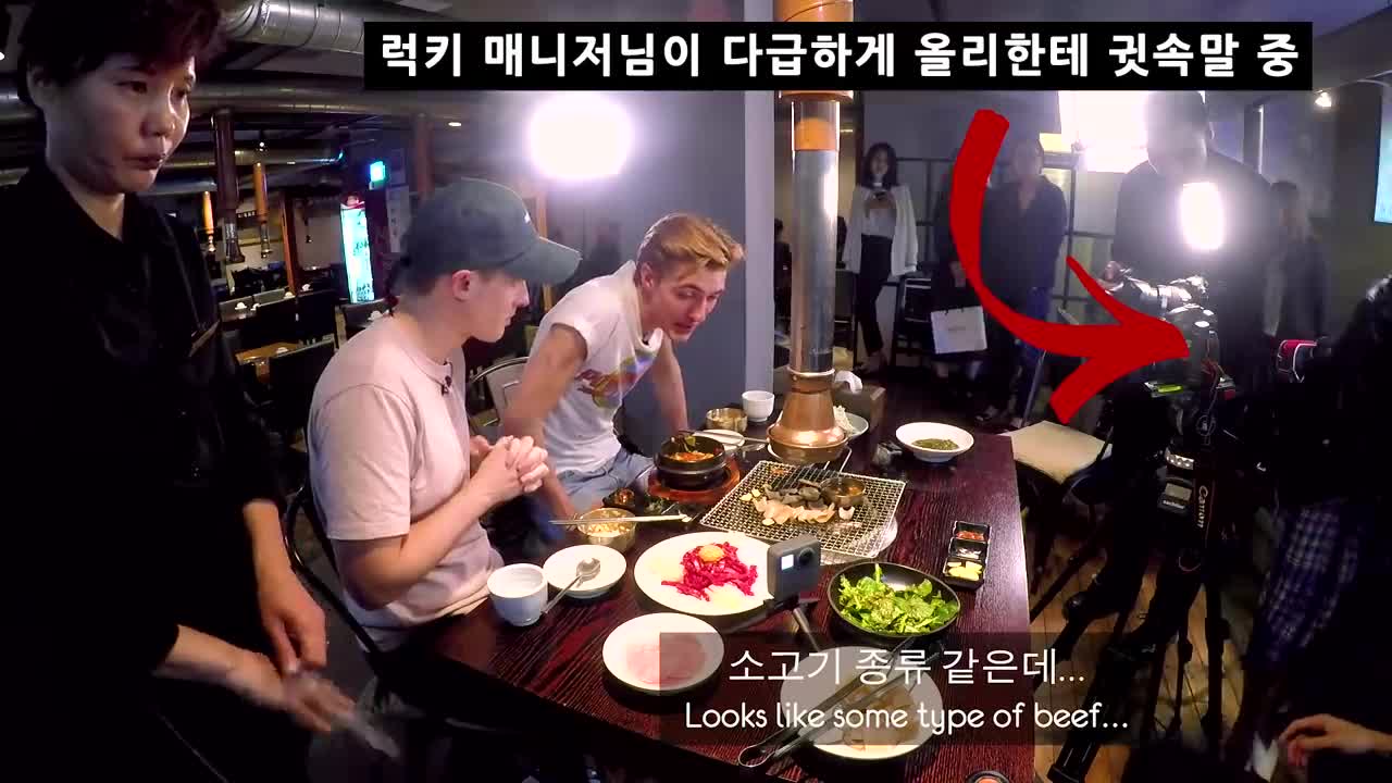 Top Model 'Lucky Blue Smith' Tries Korean BBQ: Jeju Black Pork!!