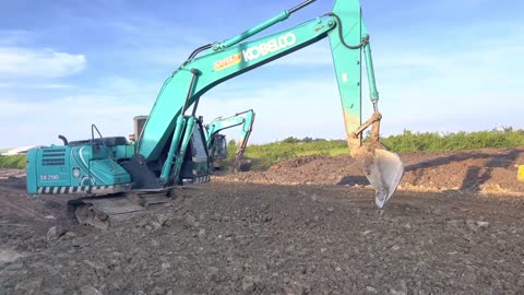 Power KOBELCO SK200 Help roller HaveProblem When Drive Back Unloading Soil road construction project