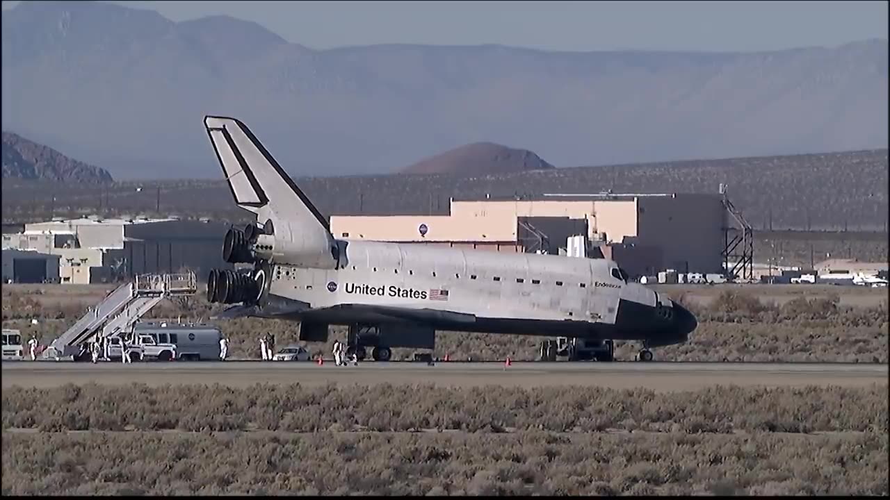 STS-126 Space Shuttle Endeavour landing and turnaround at NASA AFRC / Dryden Flight Research Center