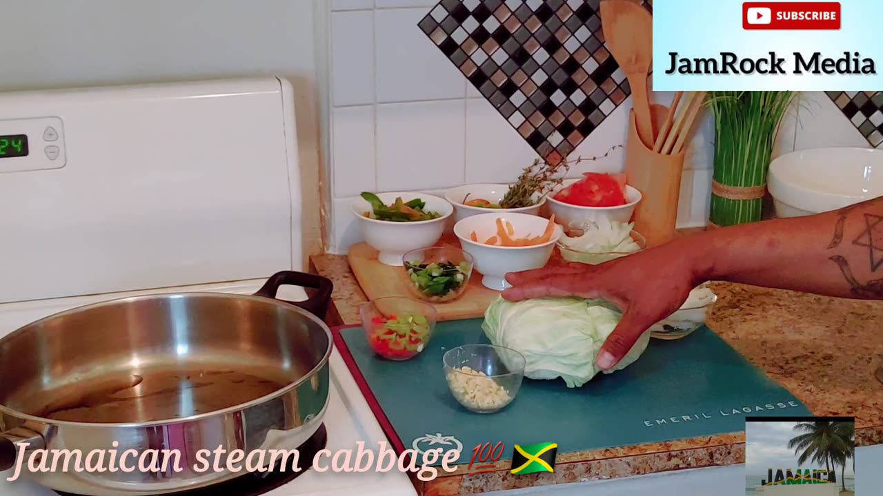 The best Jamaican steam cabbage🔥🔥🔥🙌🙌👏👏 subscribe🇯🇲🇯🇲 https://youtube.com/@jamrockmediatv