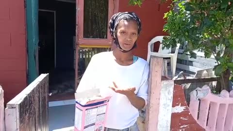 Mom finds sand in baby formula box