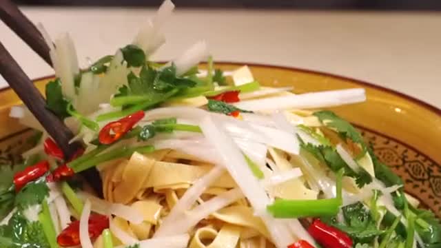 Dried tofu with scallion oil in gravy