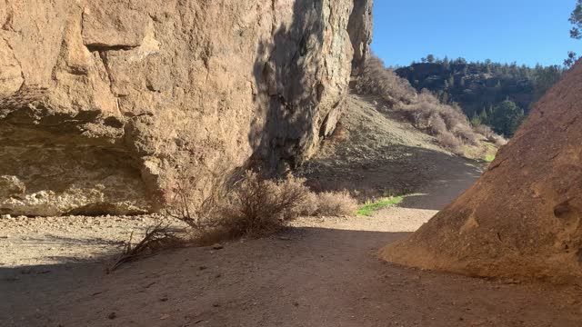 Central Oregon – Smith Rock State Park – Hiking Between the Canyon Walls – 4K