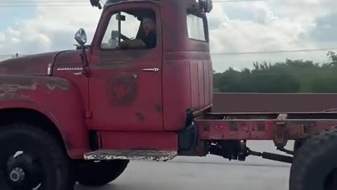 This car owner's driving style is too chic to repair the car.