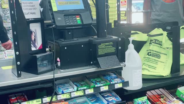 Customer and Employee Have a Wild Argument at Dollar General