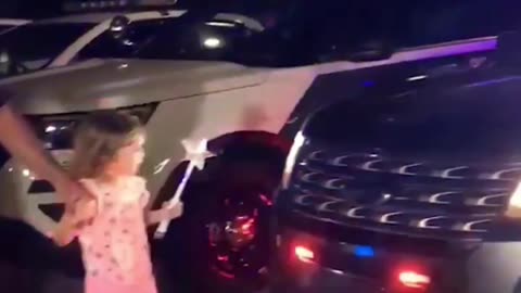 Unforgettable Magic: Police Officers Craft Heartwarming Moment! ❤️