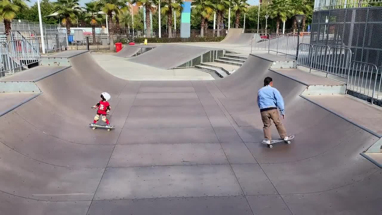 If you want to take your daughter and skateboard, please take her to skateboard