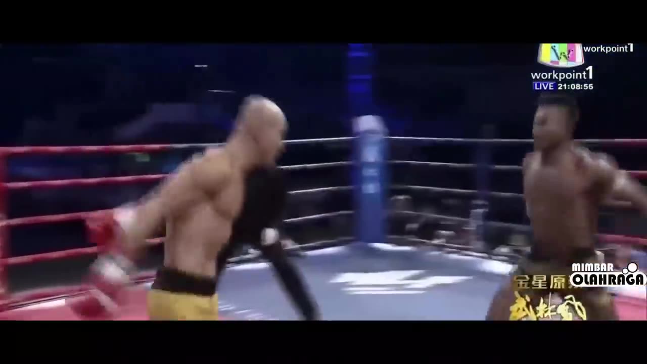 A hot duel between a great muaythai master vs a shaolin kung fu master