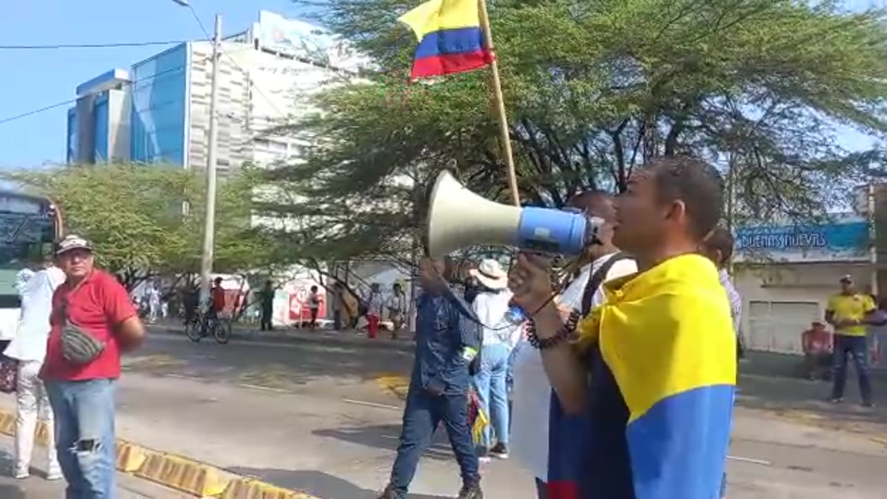 Manifestantes bloquean la Pedro de Heredia en protesta contra Afinia