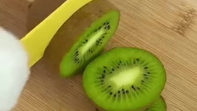 It’s time for some kiwi jello!