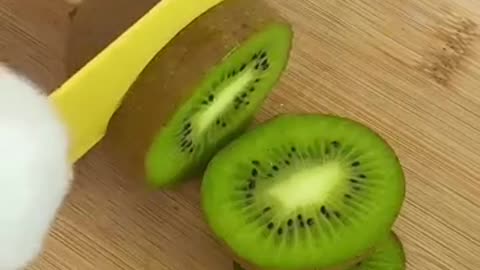 It’s time for some kiwi jello!