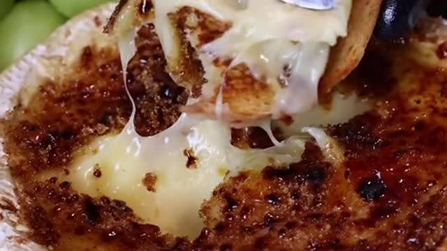 Brie Brûlée #briecheese #briecheeserecipe #briebrulee #FoodTok