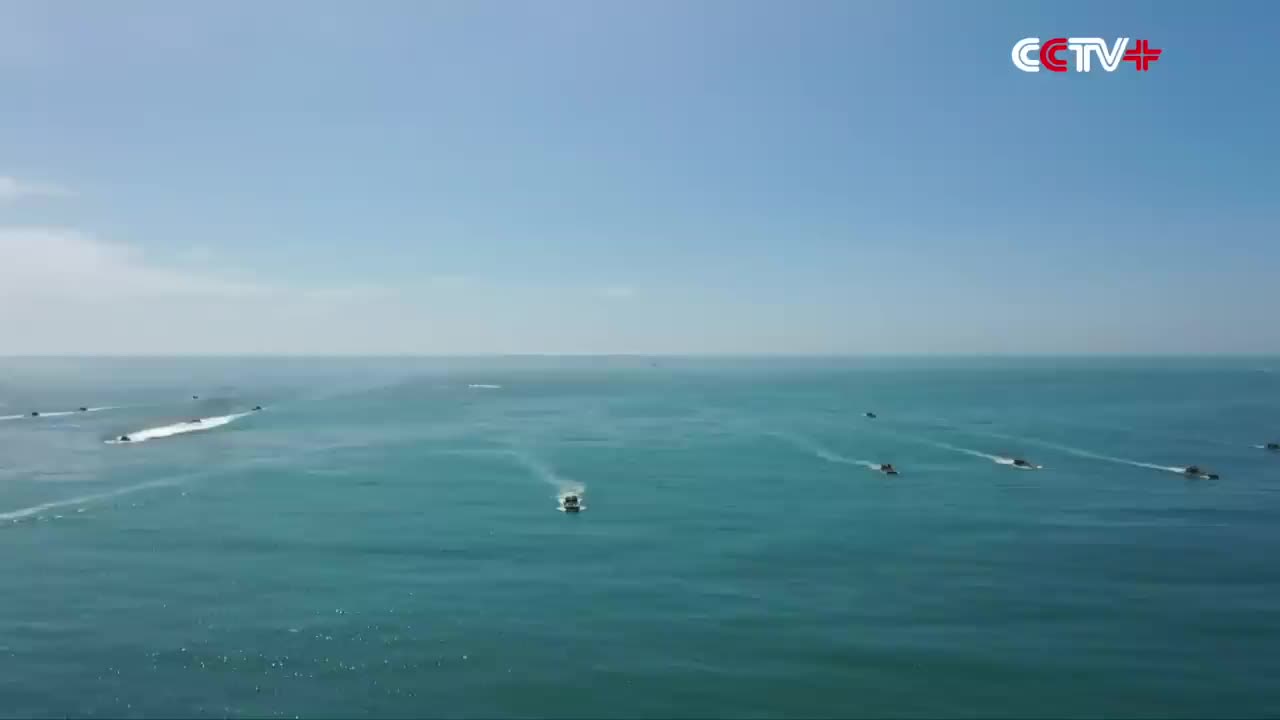 Chinese Army Conducts Live-fire Landing Exercise in Southeast Coastal Area