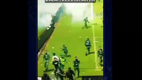 Arema vs Persevaya chaotic 129 supporters killed // Indonesian news viral