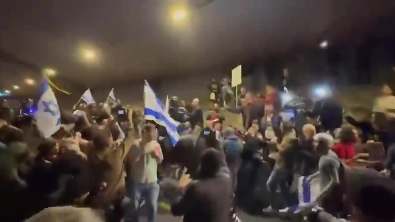 Thousands of Israeli Protesters Rally in Tel Aviv