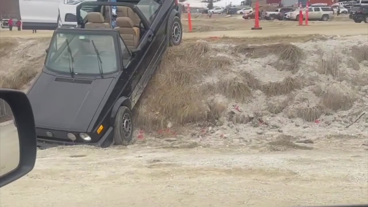 Some people think they can park anywhere... smh #funny #viral #funday #drinkresponsibly #staysafe