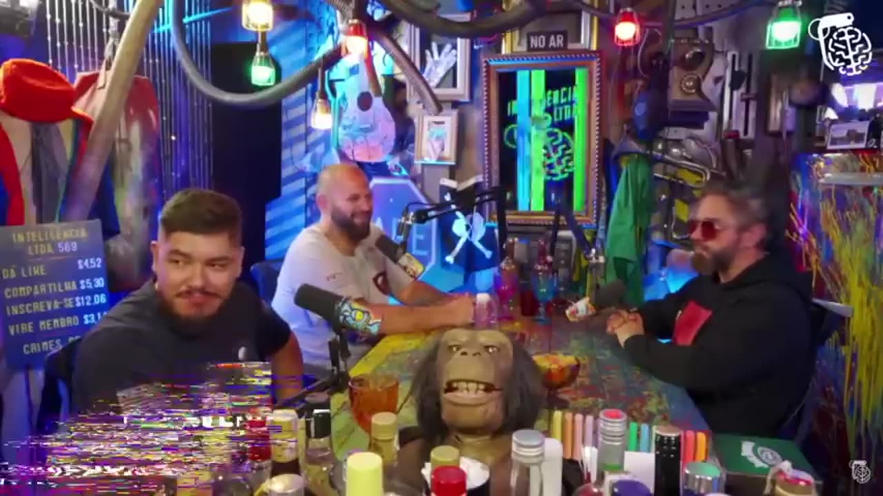 A ARMA MAIS INUSITADA PARA MATAR ALGUÉM - RIX AVERBACH (LOCAL PRESERVADO) E LÉO KANASHIRO