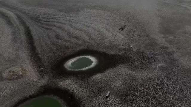 Drone video shows China's drying 'kidney' lake