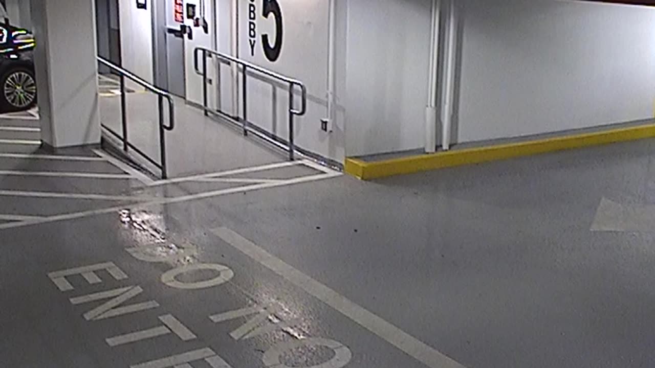 6080RHOBG3G305ANorthLobbyEntry_2021-01-05_17h00min02s653ms.mp4