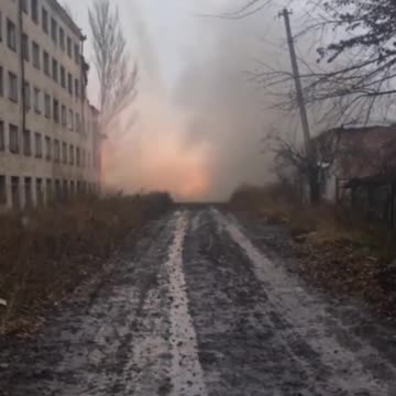 Ukrainian artillery fires from a residential area