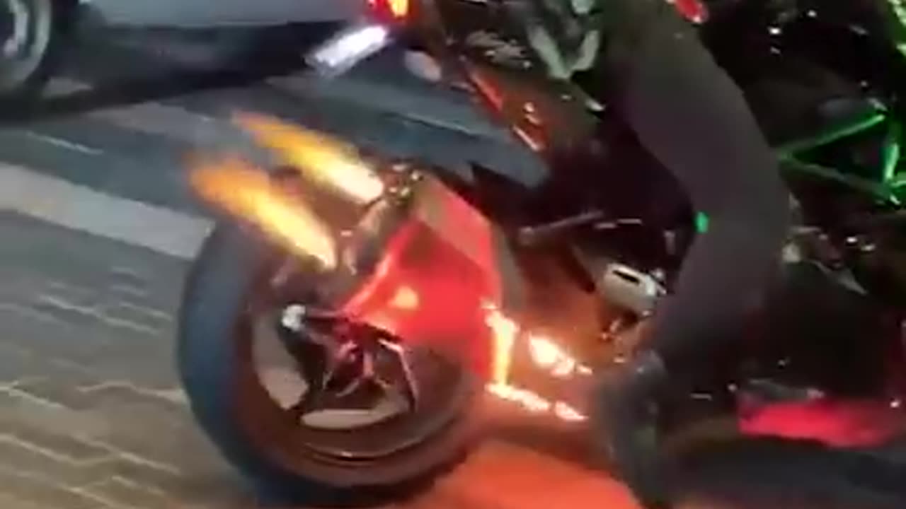 Kawasaki ninja h2 shooting flames, burning#shorts #viral #rumble #rumbleshorts #trending #kawasaki