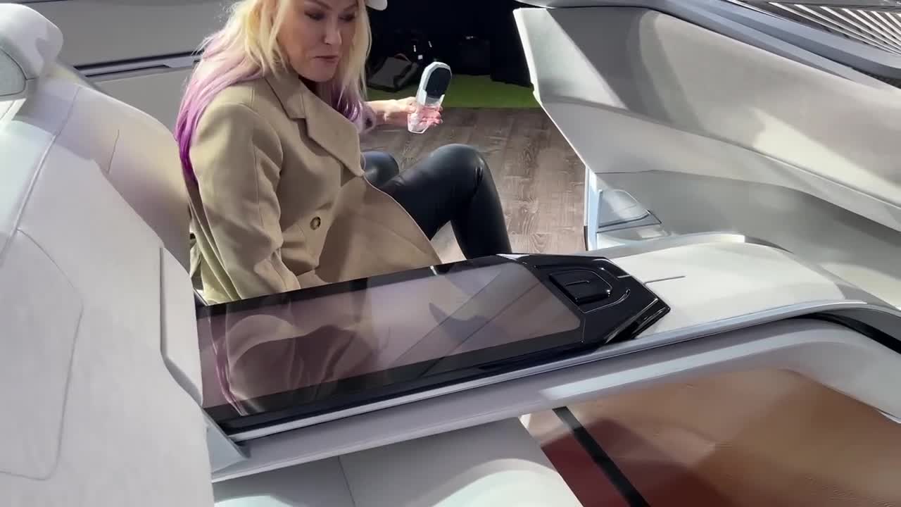 New Lincoln Model L100 Concept has a Cinema Floor