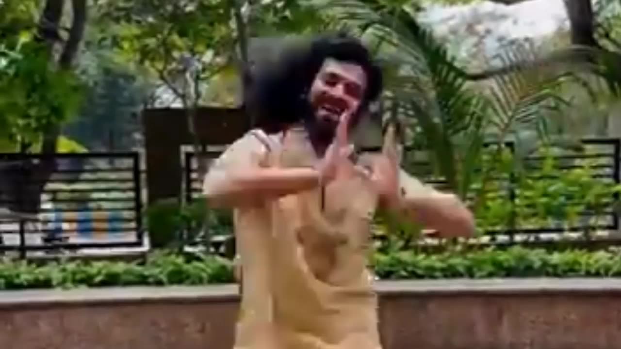 Shree Krishan Govind Hare Murari He Naath Narayan Vashu Deva