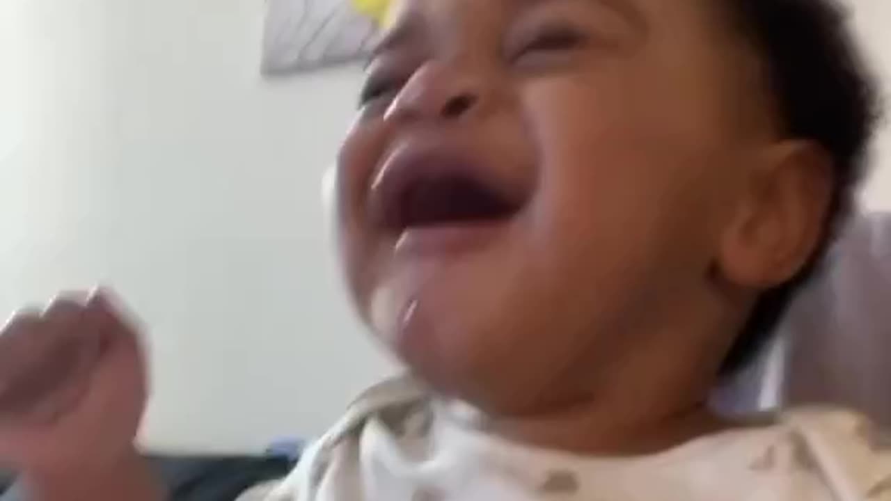 Hilarious baby laugh