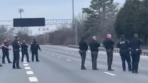 Spariamo tutti ! Spariamo in abbondanza ! Spariamo anche quando è per terra !