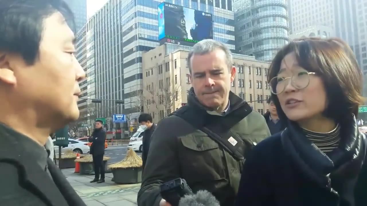 20190227_V3_S02(rHqgMVn8gkA)북한군 대위 탈북자와 외신기자 긴급 인터뷰(미북회담 관련)