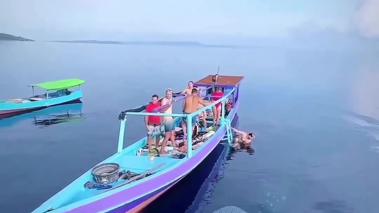Captivating Spectators with a Massive and Astonishing Fish Encounter