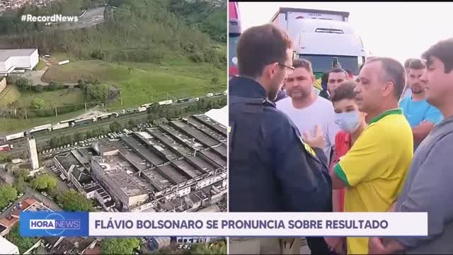 Flávio Bolsonaro se pronuncia sobre resultado das eleições