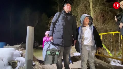 'You will be arrested' - Migrants cross at unofficial US-Canada border crossing