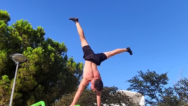 Learning one arm hansatand, OAH, calisthenics