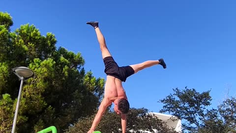 Learning one arm hansatand, OAH, calisthenics