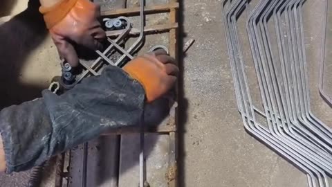 The welding master asked us to take a video for him！HAHAHA~~~