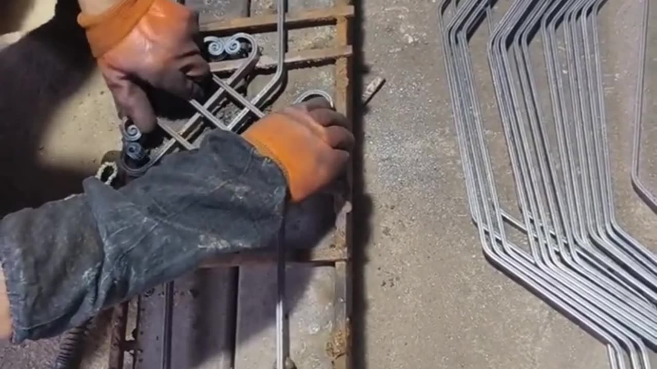 The welding master asked us to take a video for him!HAHAHA~~~