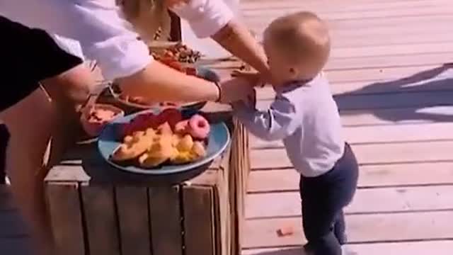 you can't stop me from eating donut.mp4