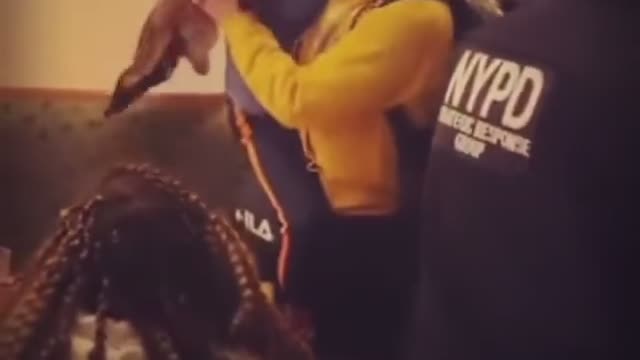MUST SEE: Mother and Child to Leave the Restaurant for Being Unvaccinated