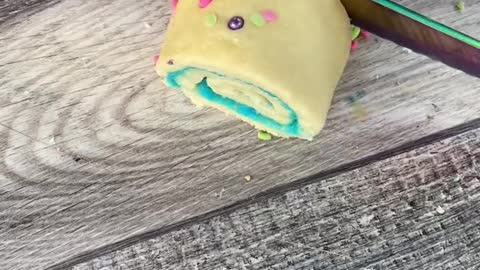 BIRTHDAY CAKE ROLLS! 🧁
