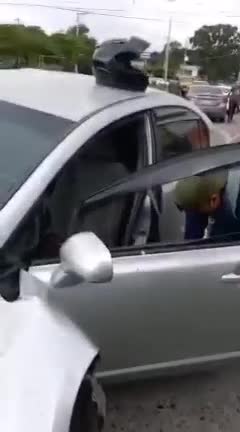 תופעת לוואי אדם מתמוטט בכביש חוסן פעם שלישית | Man collapses on road vaccinated for third time