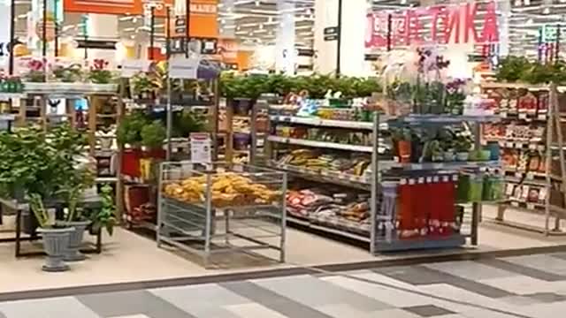 ΤΡΕΜΕ ΠΟΥΤΙΝ-ΔΕΝ ΥΠΑΡΧΕΙ ΨΥΧΗ ΣΕ ΠΟΛΥΚΑΤΑΣΤΗΜΑ ΣΤΗΝ ΓΕΡΜΑΝΙΑ