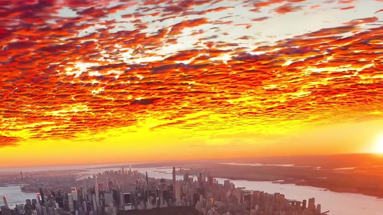 The sunset from the perspective of an airplane, of course,I want to share it with you