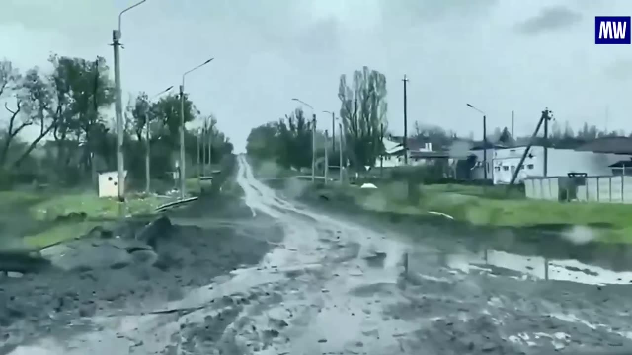 The road to Bakhmut T0504 through Ivanovskoe