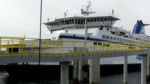 Spirit of British Columbia Entering Berth 4 at TSA Terminal