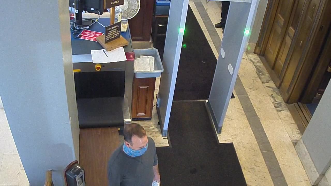 1017RSOB01DelAveADADoor_2021-01-06_10h52min36s537ms.mp4