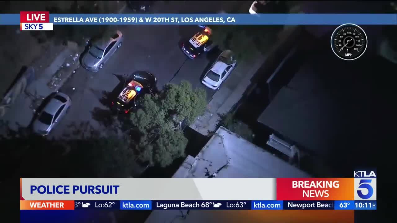 Police pursuit ends in foot chase