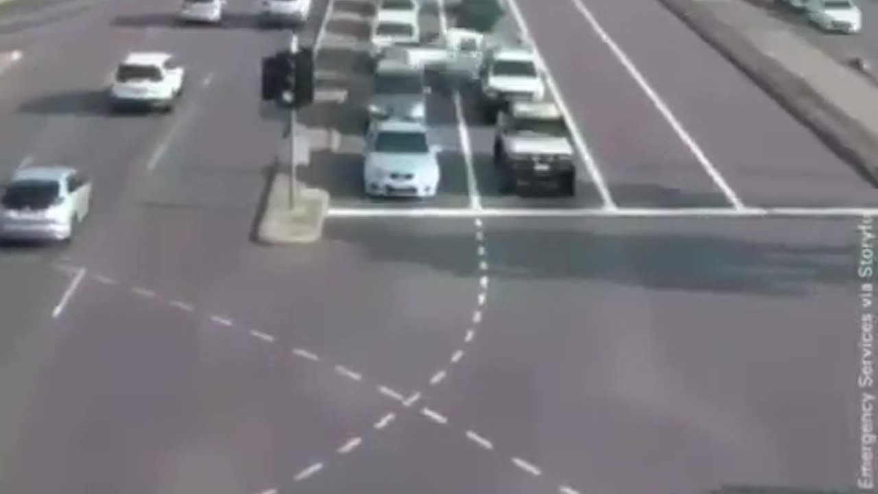 Amazing: Trucks safely speeds across traffic